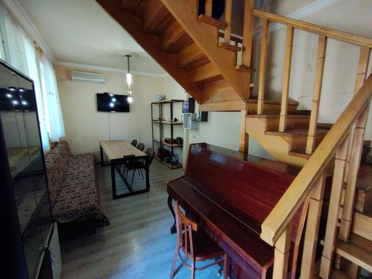 Wooden_Room_Hostel Yerevan Ngoại thất bức ảnh